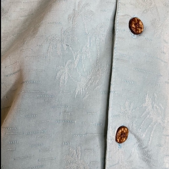 La Cabana “cubavera”tropical embroidered chambray button down short sleeve - Picture 3 of 8